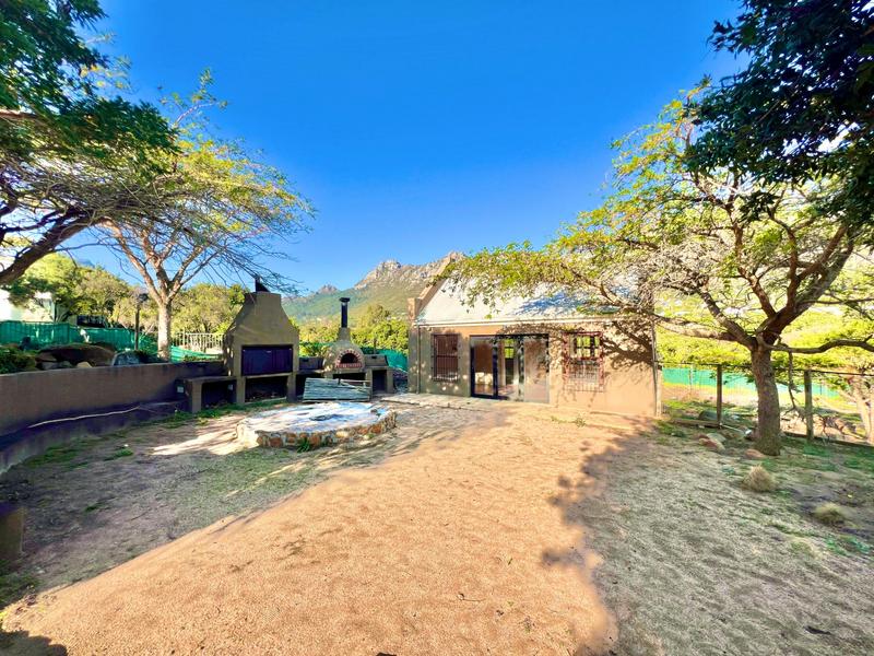 8 Bedroom Property for Sale in Hout Bay Western Cape